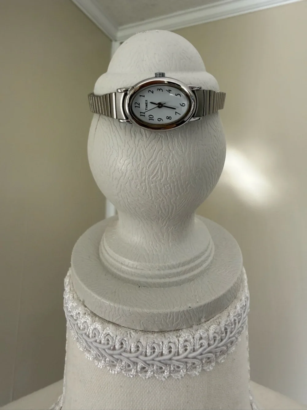 Vintage timex Silver Oval Face Stretch Band Watch - White Dial - Picture 1 of 2